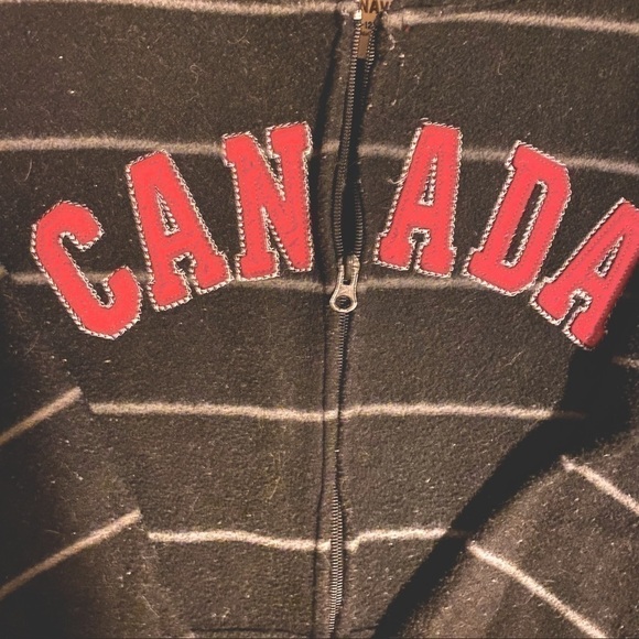 🎈$5 Find! YOUTH Gap zip up fleece hoodie - Picture 3 of 4